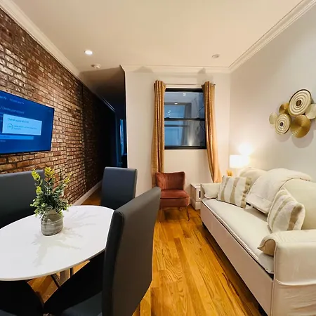 Times Square Luxe Apartment